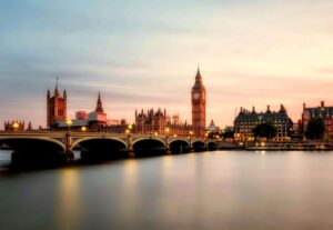 London cityscape with Big Ben and the Houses of Parliament — a pet-friendly city perfect for pet parents relocating with their furry friends.
